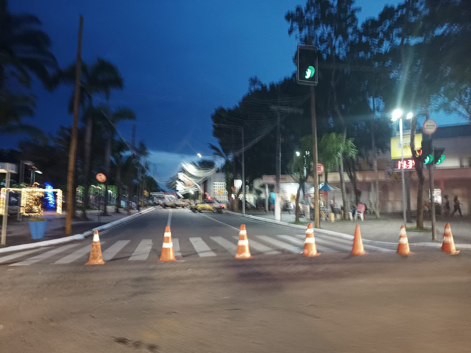 Avenida Getúlio Vargas é fechada de novo para instalação das luzes de Natal